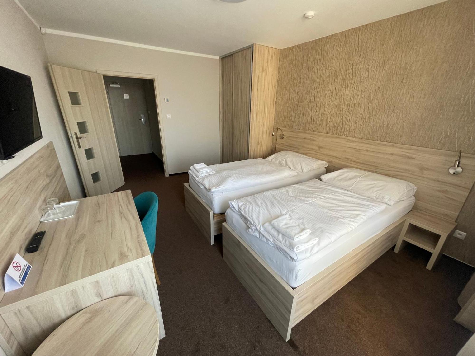 Hotel Spectrum Трнава Экстерьер фото